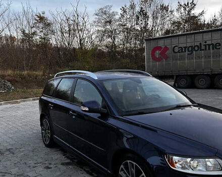 Синий Вольво В50, объемом двигателя 1.6 л и пробегом 211 тыс. км за 8500 $, фото 1 на Automoto.ua