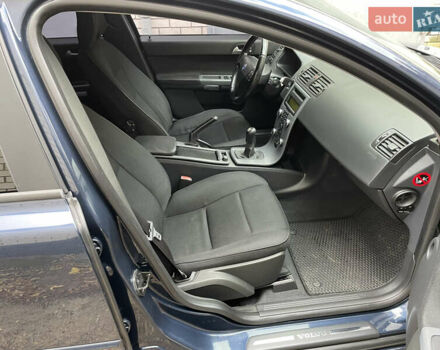 Вольво V50 2012 у Житомирі на Automoto.ua Синій Вольво V50, об'ємом двигуна 1.56 л та пробігом 268 тис. км за 7800 $, фото 24 на Automoto.ua