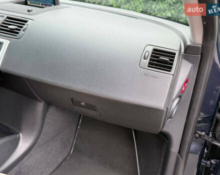 Синій Вольво V50, об'ємом двигуна 1.6 л та пробігом 227 тис. км за 7999 $, фото 31 на Automoto.ua