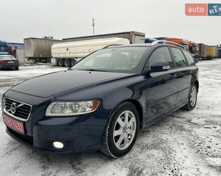 Синий Вольво В50, объемом двигателя 1.6 л и пробегом 195 тыс. км за 7990 $, фото 1 на Automoto.ua