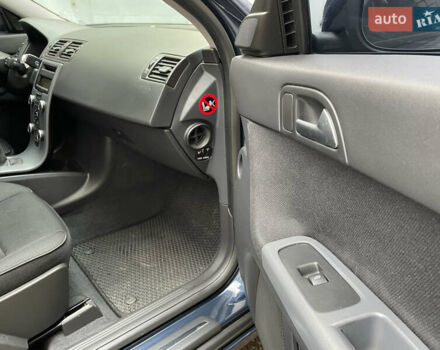 Вольво V50 2012 у Житомирі на Automoto.ua Синій Вольво V50, об'ємом двигуна 1.56 л та пробігом 268 тис. км за 7800 $, фото 23 на Automoto.ua