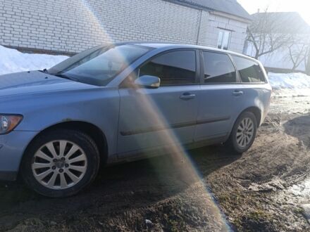 Синий Вольво В50, объемом двигателя 0 л и пробегом 445 тыс. км за 5200 $, фото 1 на Automoto.ua