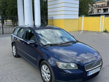 Вольво В50 2005 в Славянске на Automoto.ua Синий Вольво В50, объемом двигателя 2 л и пробегом 300 тыс. км за 3550 $, фото 1 на Automoto.ua