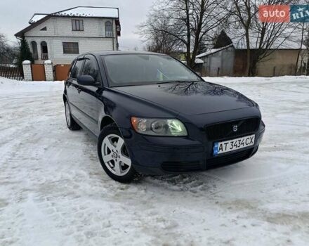 Синий Вольво В50, объемом двигателя 1.6 л и пробегом 350 тыс. км за 4950 $, фото 1 на Automoto.ua