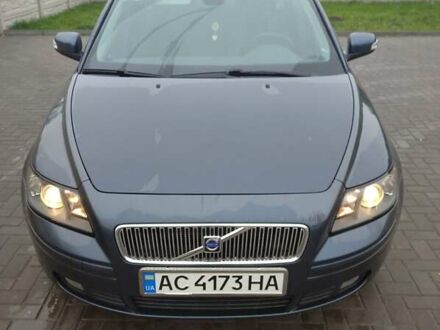 Синий Вольво В50, объемом двигателя 1.8 л и пробегом 336 тыс. км за 5100 $, фото 1 на Automoto.ua