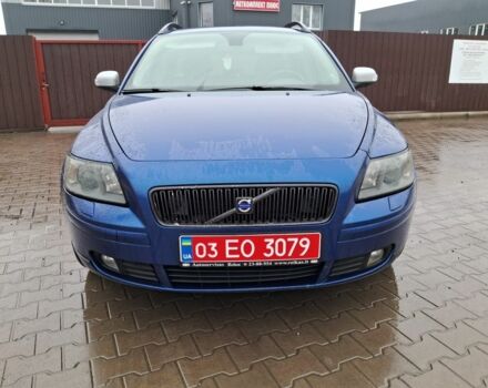 Синий Вольво В50, объемом двигателя 2.4 л и пробегом 283 тыс. км за 6950 $, фото 1 на Automoto.ua