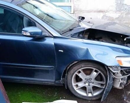 Синий Вольво В50, объемом двигателя 1.56 л и пробегом 233 тыс. км за 2000 $, фото 1 на Automoto.ua