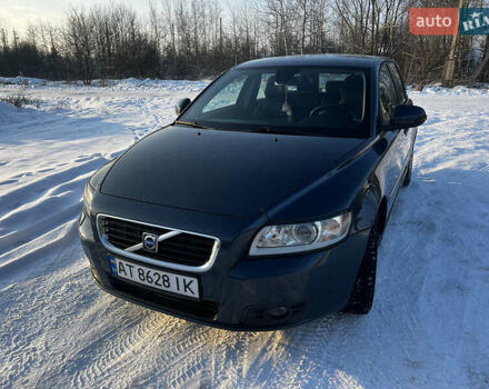 Синий Вольво В50, объемом двигателя 1.6 л и пробегом 238 тыс. км за 6500 $, фото 1 на Automoto.ua