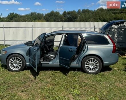 Синий Вольво В50, объемом двигателя 1.6 л и пробегом 328 тыс. км за 6100 $, фото 1 на Automoto.ua
