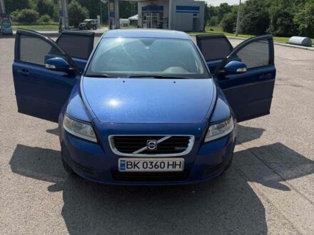 Вольво V50 2009 у Рівному на Automoto.ua Синій Вольво V50, об'ємом двигуна 1.6 л та пробігом 350 тис. км за 8500 $, фото 1 на Automoto.ua