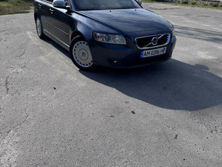 Вольво V50 2010 у Житомирі на Automoto.ua Синій Вольво V50, об'ємом двигуна 1.6 л та пробігом 215 тис. км за 8200 $, фото 1 на Automoto.ua