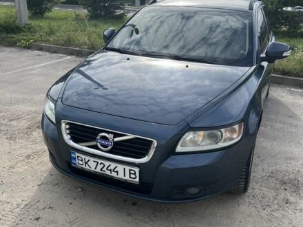 Вольво V50 2010 у Рівному на Automoto.ua Синій Вольво V50, об'ємом двигуна 1.6 л та пробігом 263 тис. км за 6500 $, фото 1 на Automoto.ua
