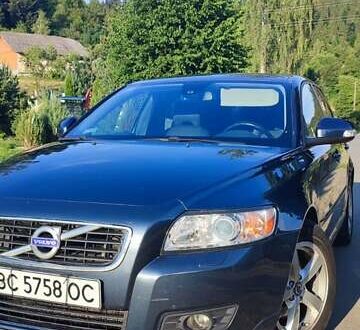 Вольво В50 2010 в Дрогобыче на Automoto.ua Синий Вольво В50, объемом двигателя 2 л и пробегом 270 тыс. км за 6600 $, фото 1 на Automoto.ua