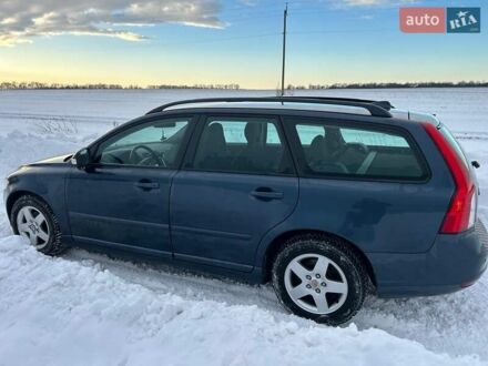 Синий Вольво В50, объемом двигателя 1.6 л и пробегом 227 тыс. км за 7700 $, фото 1 на Automoto.ua