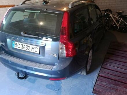 Синий Вольво В50, объемом двигателя 1.6 л и пробегом 180 тыс. км за 8900 $, фото 1 на Automoto.ua