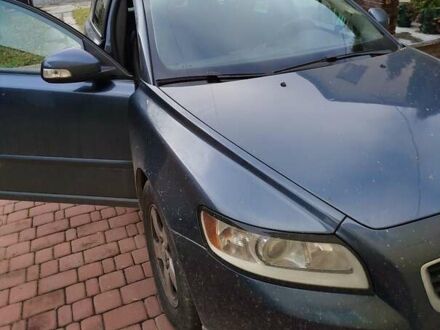 Синий Вольво В50, объемом двигателя 1.6 л и пробегом 270 тыс. км за 7849 $, фото 1 на Automoto.ua