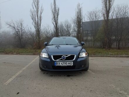 Синий Вольво В50, объемом двигателя 1.6 л и пробегом 220 тыс. км за 7800 $, фото 1 на Automoto.ua