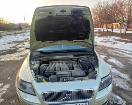 Зеленый Вольво В50, объемом двигателя 2.4 л и пробегом 332 тыс. км за 6000 $, фото 4 на Automoto.ua