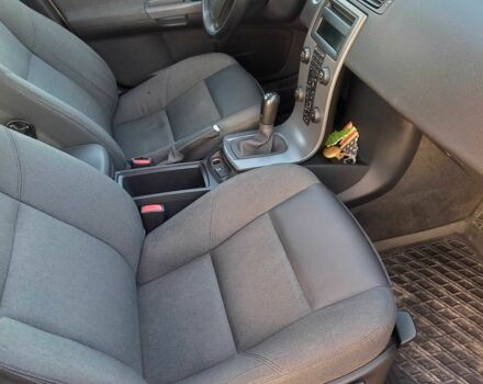 Зеленый Вольво В50, объемом двигателя 2.4 л и пробегом 332 тыс. км за 6000 $, фото 2 на Automoto.ua