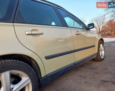 Зеленый Вольво В50, объемом двигателя 2.4 л и пробегом 332 тыс. км за 6900 $, фото 3 на Automoto.ua