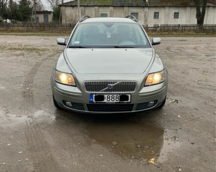 Зеленый Вольво В50, объемом двигателя 1.6 л и пробегом 325 тыс. км за 2400 $, фото 1 на Automoto.ua