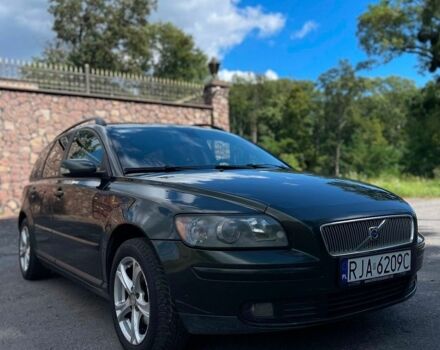 Зеленый Вольво В50, объемом двигателя 2 л и пробегом 300 тыс. км за 2650 $, фото 1 на Automoto.ua