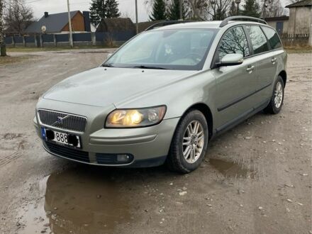 Зеленый Вольво В50, объемом двигателя 1.6 л и пробегом 325 тыс. км за 2400 $, фото 1 на Automoto.ua