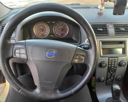 Зеленый Вольво В50, объемом двигателя 2.4 л и пробегом 332 тыс. км за 6000 $, фото 1 на Automoto.ua