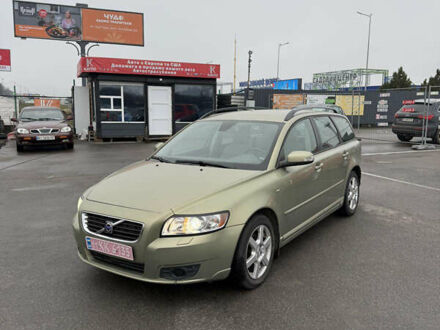 Зеленый Вольво В50, объемом двигателя 1.6 л и пробегом 280 тыс. км за 6500 $, фото 1 на Automoto.ua