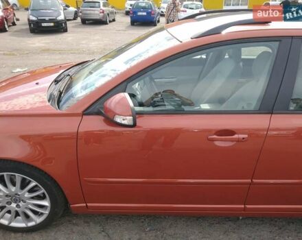 Оранжевый Вольво В50, объемом двигателя 2 л и пробегом 345 тыс. км за 8400 $, фото 1 на Automoto.ua