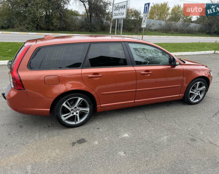 Оранжевый Вольво В50, объемом двигателя 1.6 л и пробегом 165 тыс. км за 8900 $, фото 3 на Automoto.ua