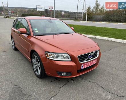 Оранжевый Вольво В50, объемом двигателя 1.6 л и пробегом 165 тыс. км за 8900 $, фото 2 на Automoto.ua