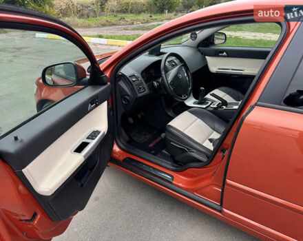 Оранжевый Вольво В50, объемом двигателя 1.6 л и пробегом 165 тыс. км за 8900 $, фото 11 на Automoto.ua