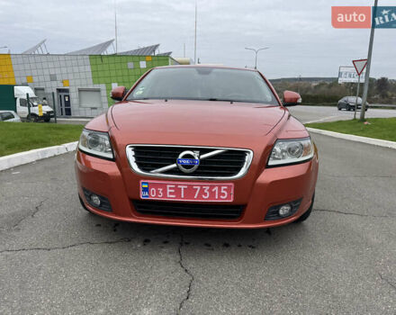 Оранжевый Вольво В50, объемом двигателя 1.6 л и пробегом 165 тыс. км за 8900 $, фото 1 на Automoto.ua