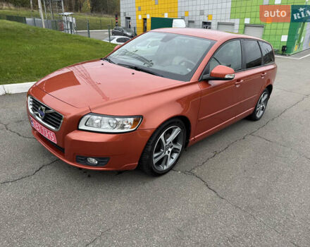 Оранжевый Вольво В50, объемом двигателя 1.6 л и пробегом 165 тыс. км за 8900 $, фото 1 на Automoto.ua