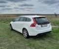 Белый Вольво B60, объемом двигателя 1.98 л и пробегом 238 тыс. км за 10200 $, фото 2 на Automoto.ua