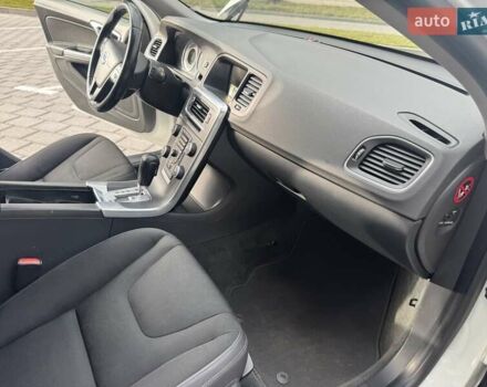 Білий Вольво B60, об'ємом двигуна 2.4 л та пробігом 200 тис. км за 10650 $, фото 45 на Automoto.ua