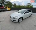 Белый Вольво B60, объемом двигателя 1.98 л и пробегом 390 тыс. км за 8740 $, фото 1 на Automoto.ua