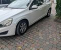 Белый Вольво B60, объемом двигателя 2 л и пробегом 220 тыс. км за 9500 $, фото 1 на Automoto.ua