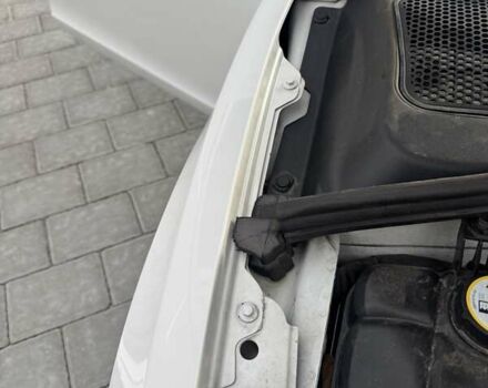 Білий Вольво B60, об'ємом двигуна 2.4 л та пробігом 200 тис. км за 10650 $, фото 28 на Automoto.ua