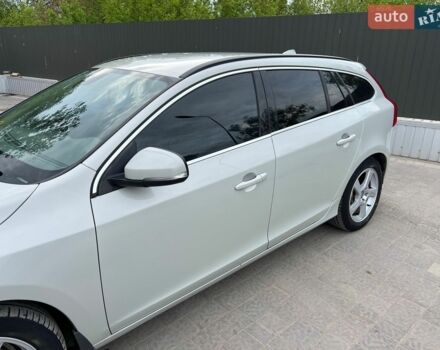 Белый Вольво B60, объемом двигателя 1.98 л и пробегом 390 тыс. км за 8740 $, фото 13 на Automoto.ua
