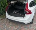 Белый Вольво B60, объемом двигателя 2 л и пробегом 220 тыс. км за 9500 $, фото 2 на Automoto.ua