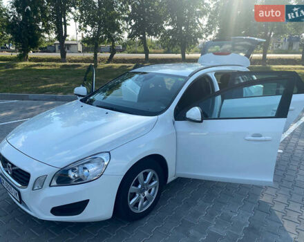 Белый Вольво B60, объемом двигателя 1.98 л и пробегом 247 тыс. км за 10350 $, фото 13 на Automoto.ua