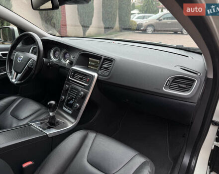 Белый Вольво B60, объемом двигателя 1.6 л и пробегом 218 тыс. км за 10700 $, фото 92 на Automoto.ua