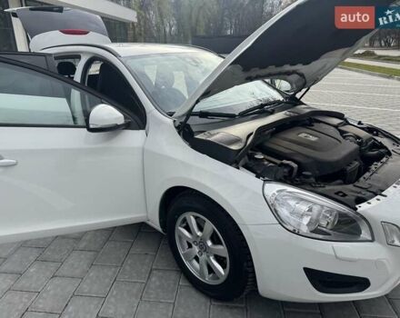 Білий Вольво B60, об'ємом двигуна 2.4 л та пробігом 200 тис. км за 10650 $, фото 25 на Automoto.ua