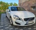 Білий Вольво B60, об'ємом двигуна 2 л та пробігом 330 тис. км за 9458 $, фото 1 на Automoto.ua
