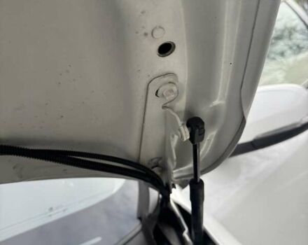 Білий Вольво B60, об'ємом двигуна 2.4 л та пробігом 200 тис. км за 10650 $, фото 31 на Automoto.ua