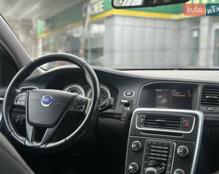 Белый Вольво B60, объемом двигателя 2.4 л и пробегом 203 тыс. км за 12699 $, фото 36 на Automoto.ua