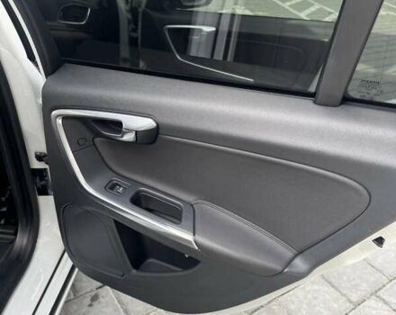 Білий Вольво B60, об'ємом двигуна 2.4 л та пробігом 200 тис. км за 10650 $, фото 39 на Automoto.ua