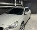 Белый Вольво B60, объемом двигателя 1.98 л и пробегом 390 тыс. км за 8740 $, фото 2 на Automoto.ua